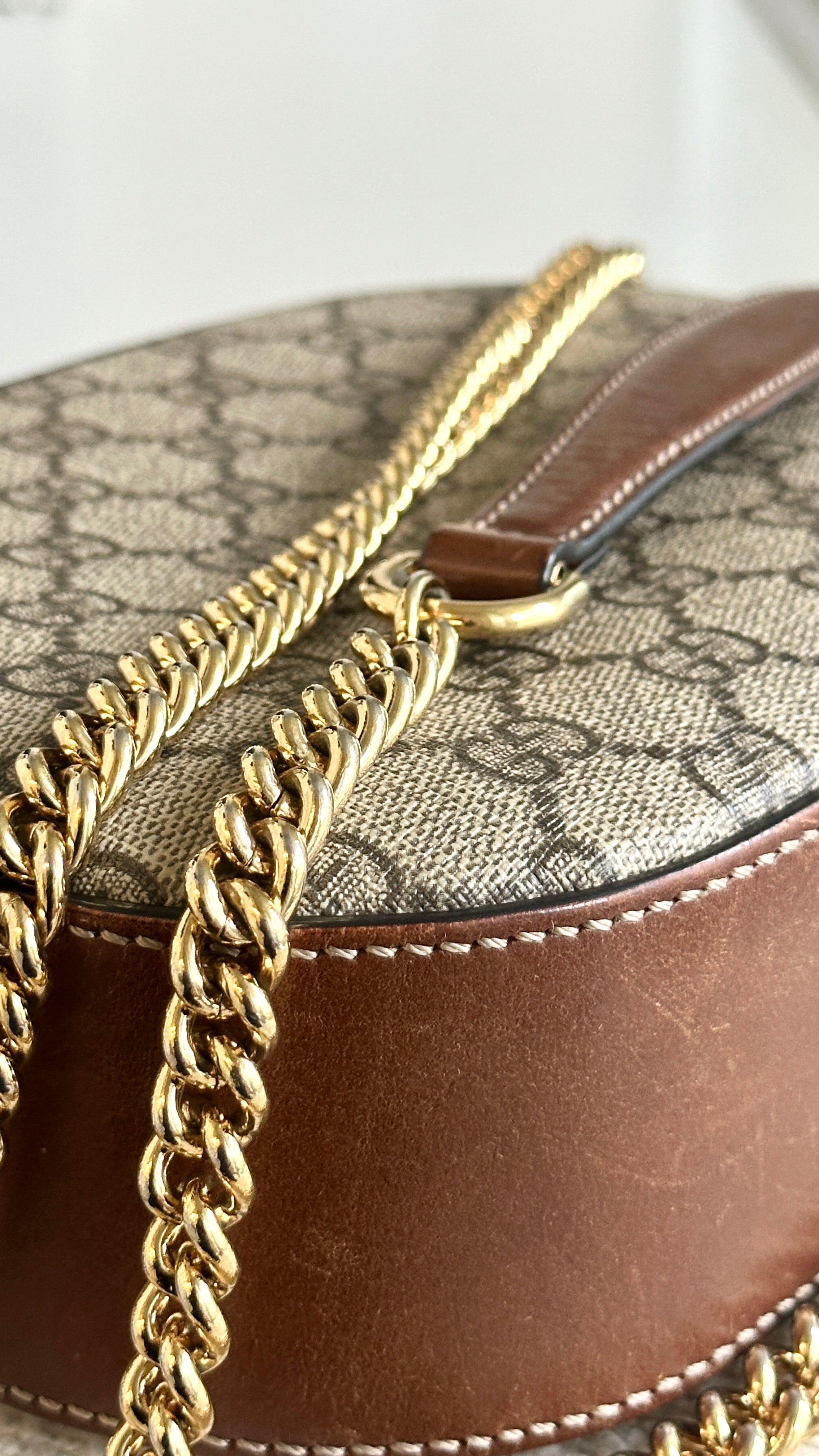 GUCCI MINI CROSSBODY CHAIN BAG GG SUPREME IN BROWN
