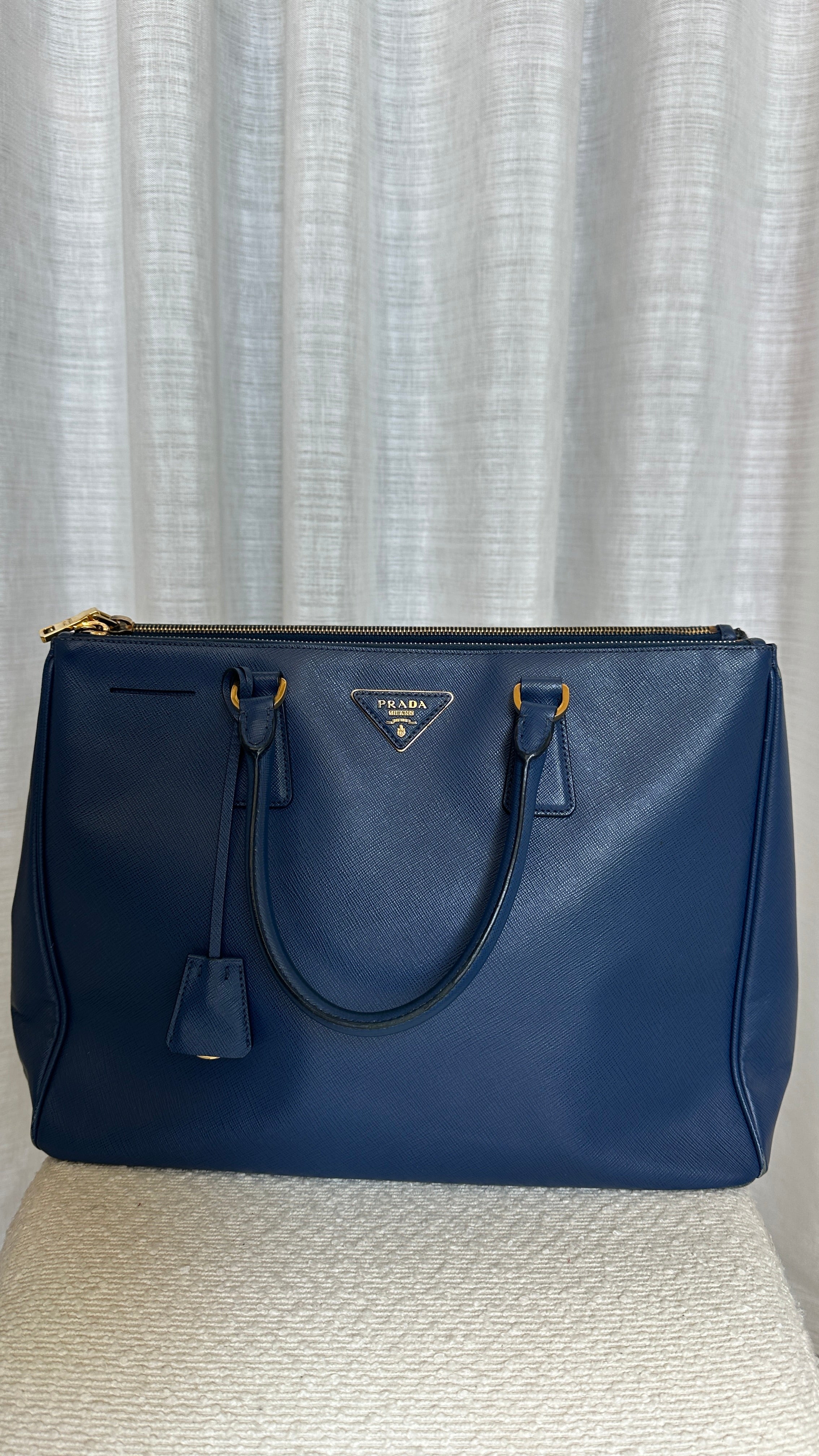 PRADA GALLERIA LEATHER HANDBAG - IN BLUE