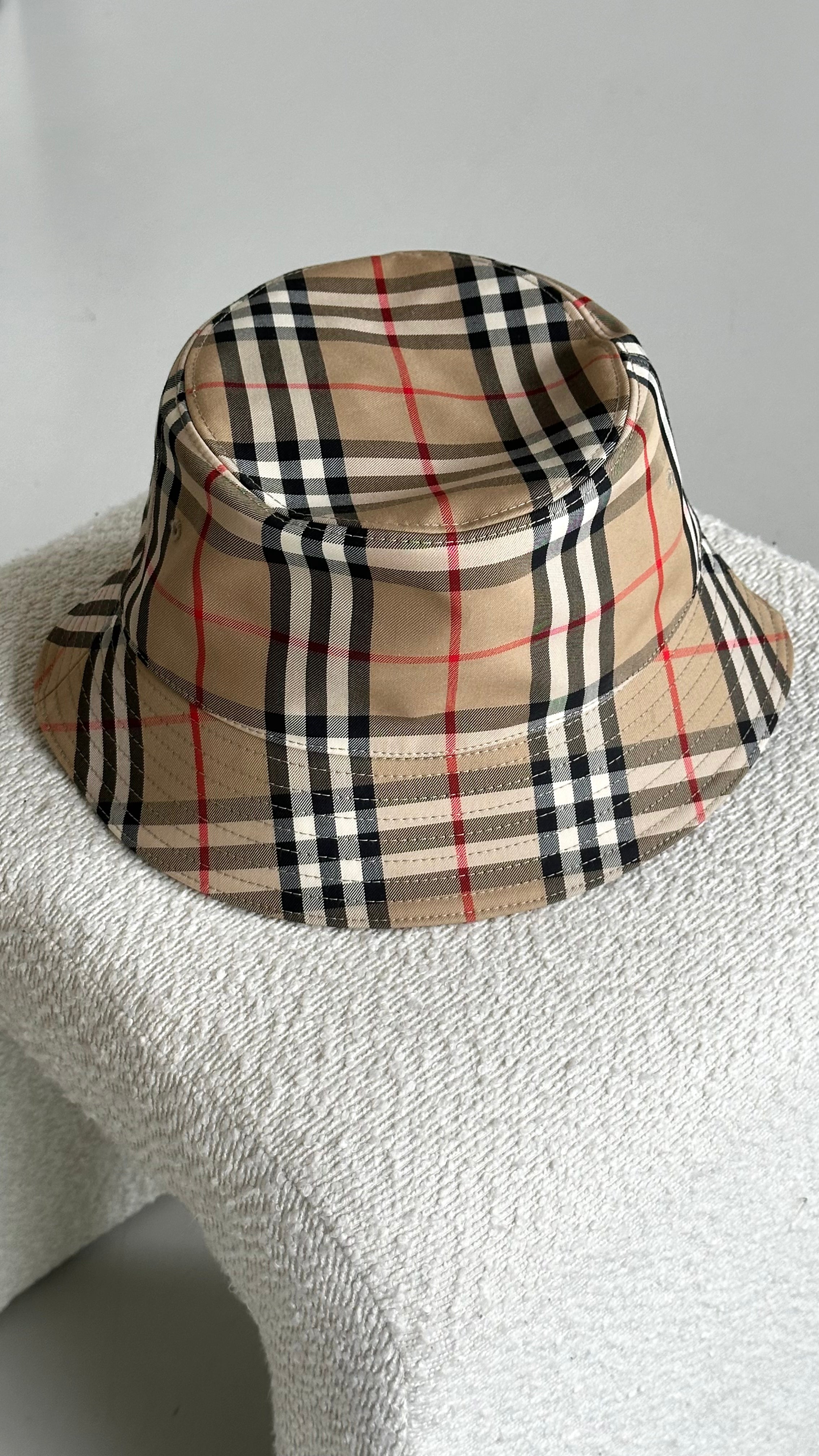 BURBRRY VINTAGE BUCKET HAT IN BEIGE