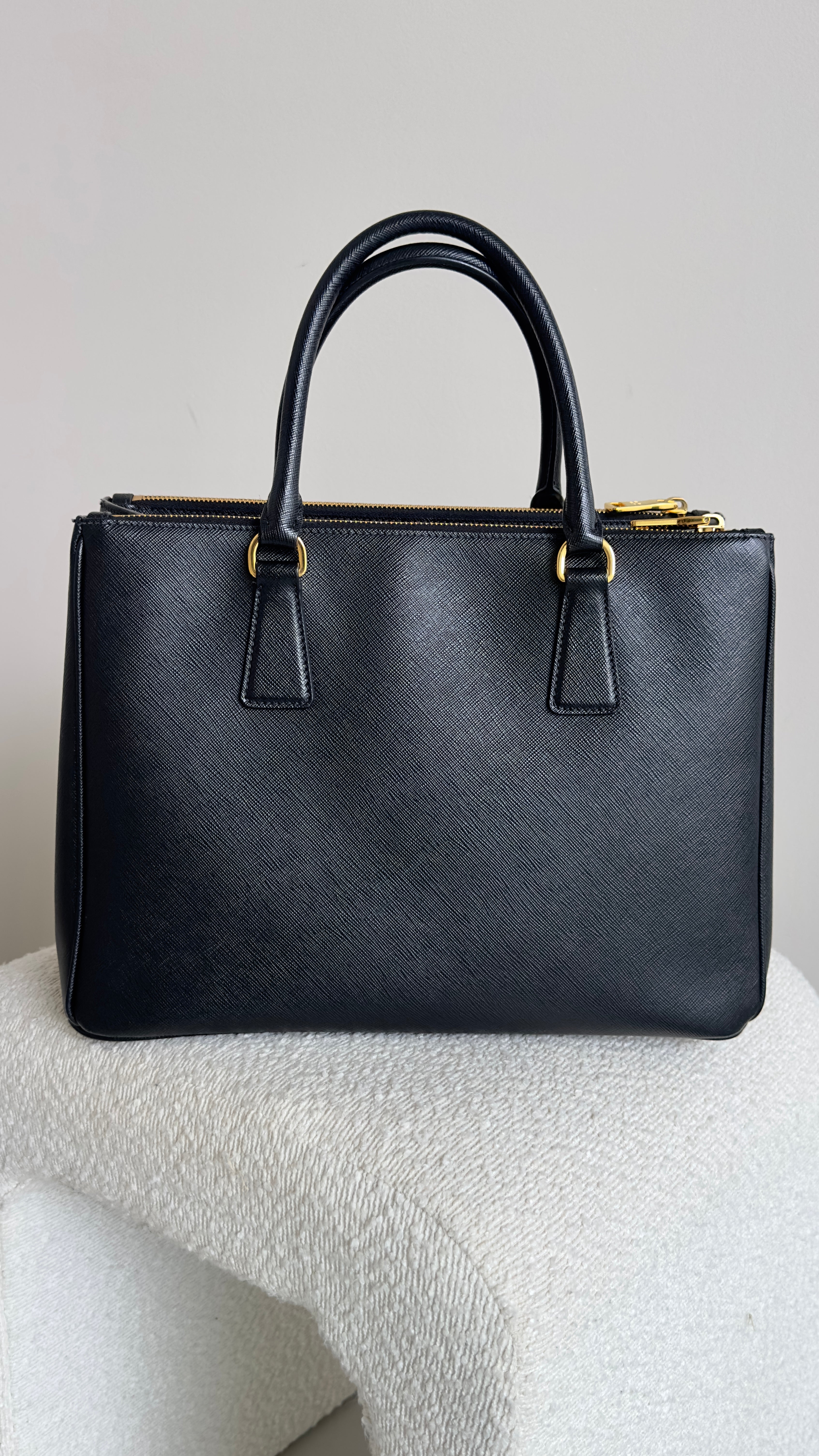 PRADA GALLERIA MEDIUM SAFFIANO LEATHER BAG IN BLACK