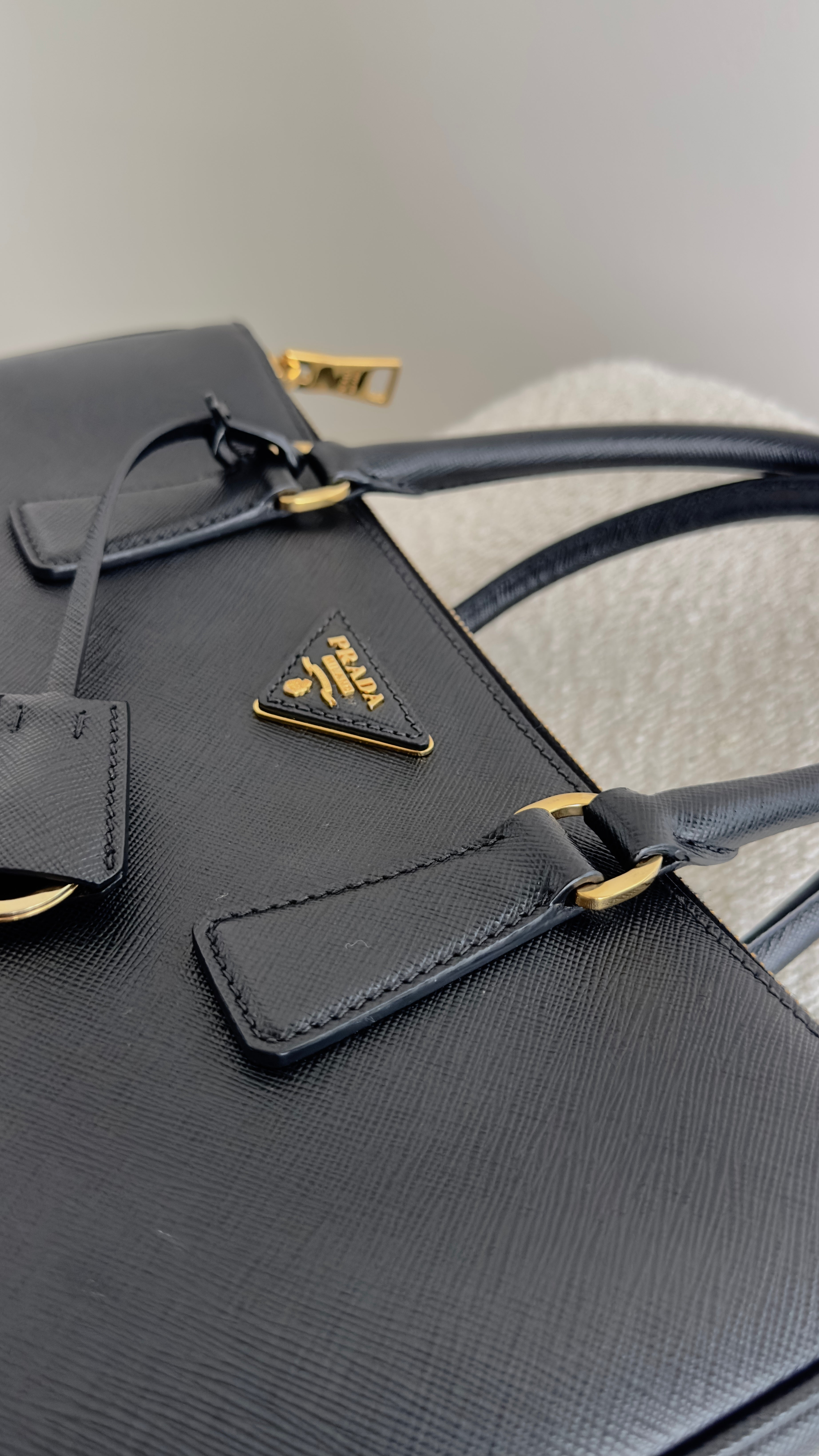 PRADA GALLERIA MEDIUM SAFFIANO LEATHER BAG IN BLACK