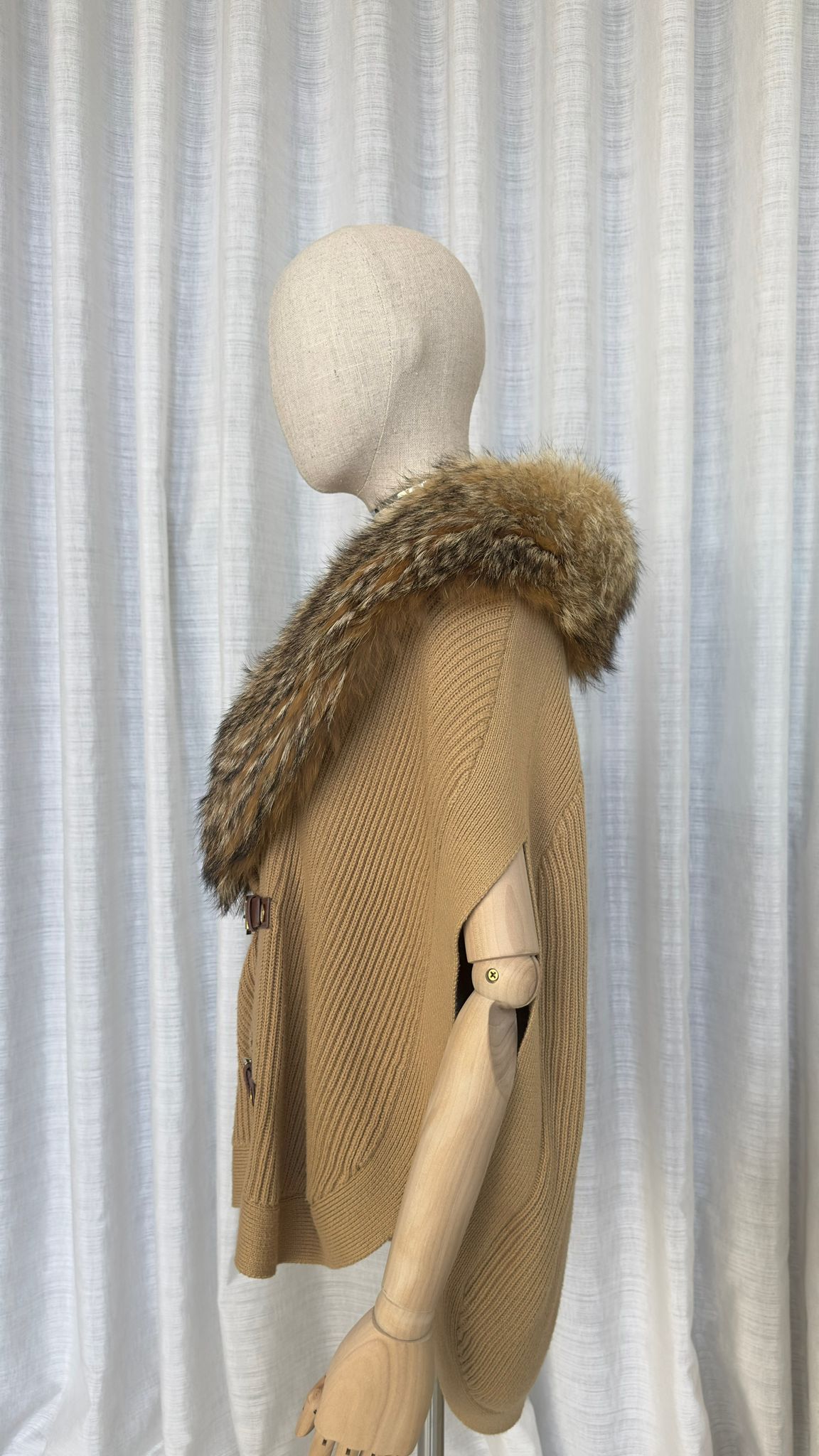 MICHAEL KORS FAUX-FUR BUCKLE PONCHO IN BEIGE