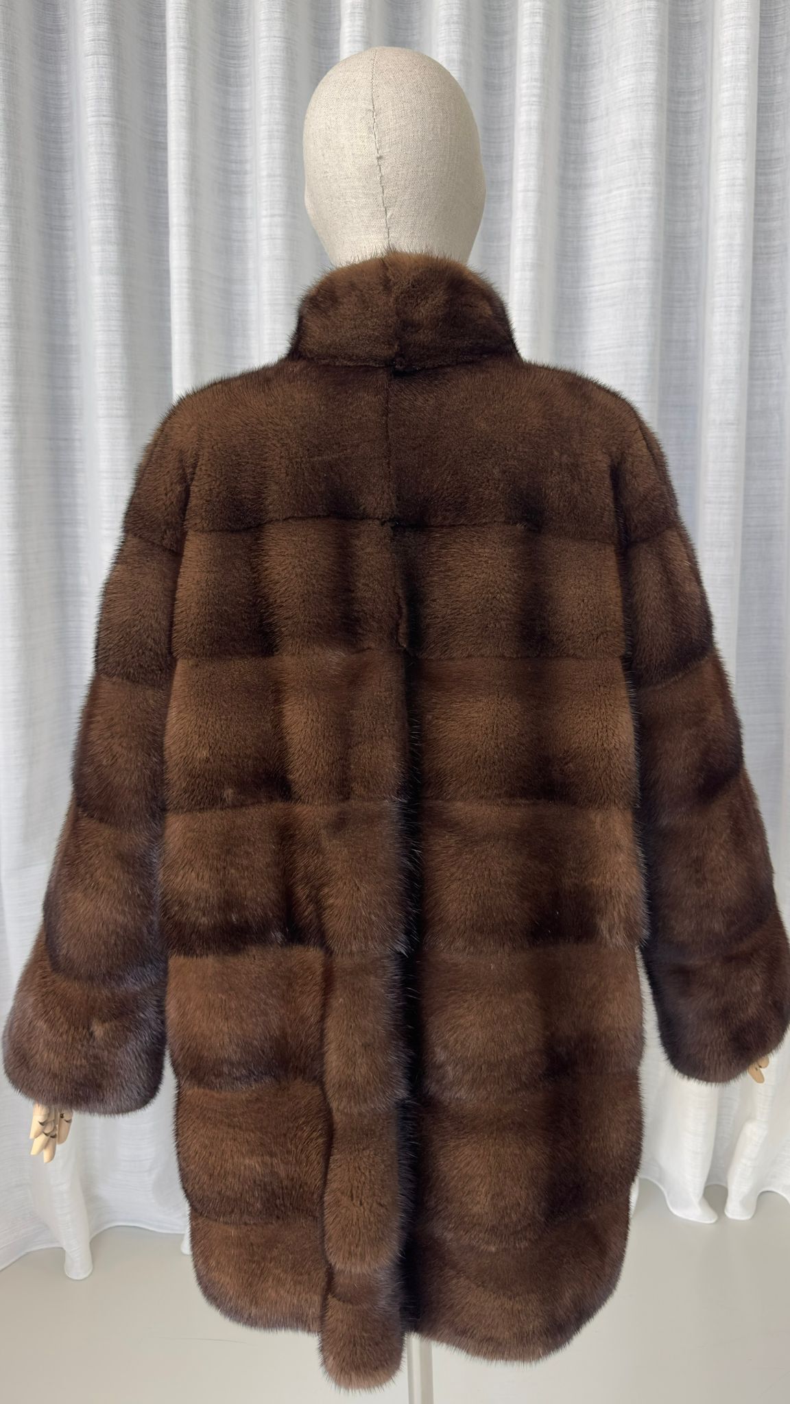 MINK FUR COAT IN BROWN