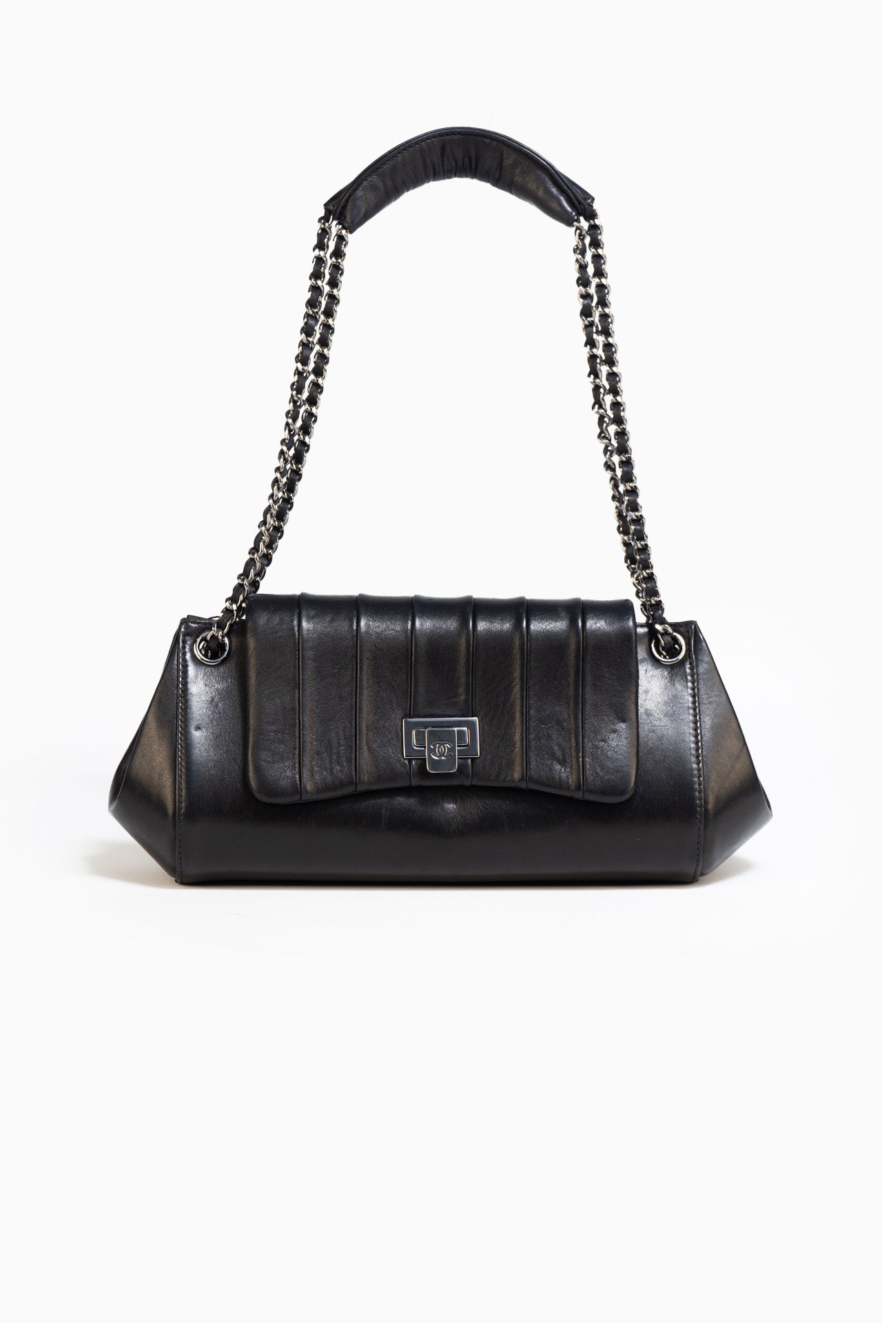 Chanel Vintage Leather Chain Soulder Bag in Black