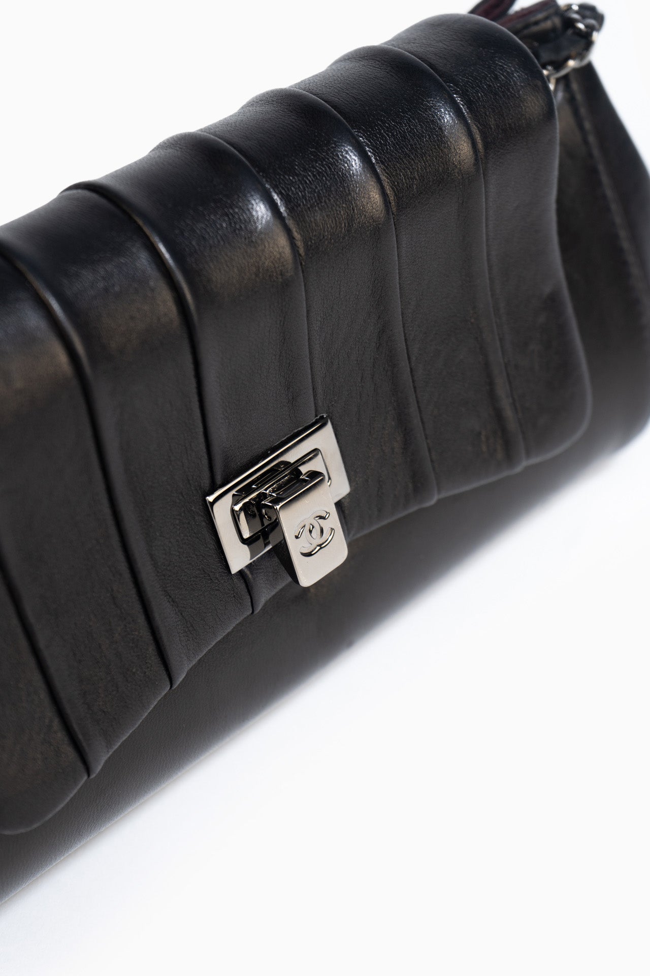 Chanel Vintage Leather Chain Soulder Bag in Black