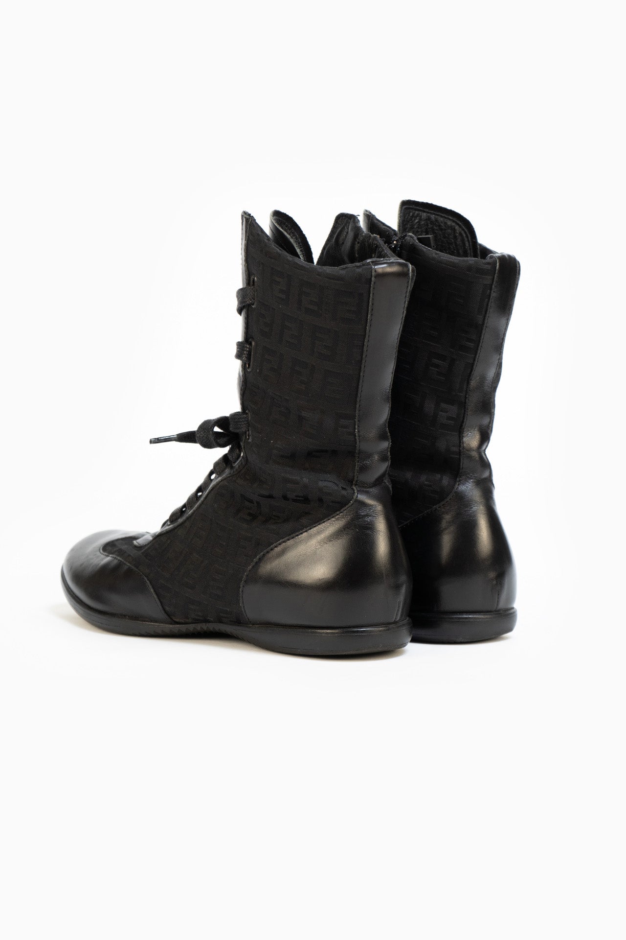 Botas pretas com monograma Fendi tamanho 36,5