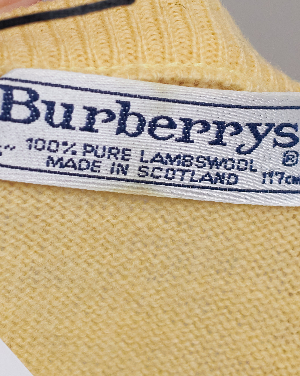 Burberry malha amarela com logotipo 