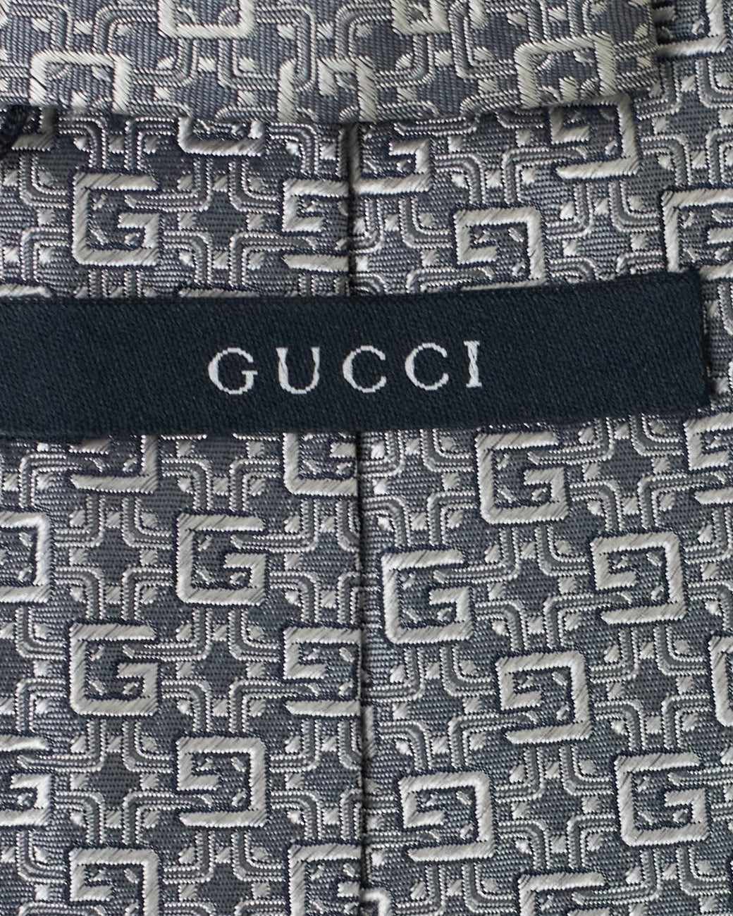 Cravate grise à monogramme Gucci GG 