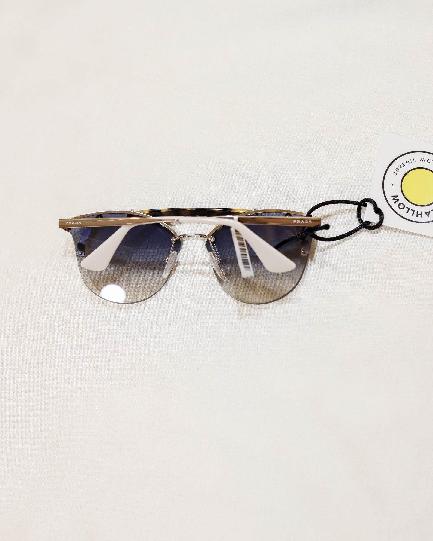 Prada orginal sunglass on sale with box