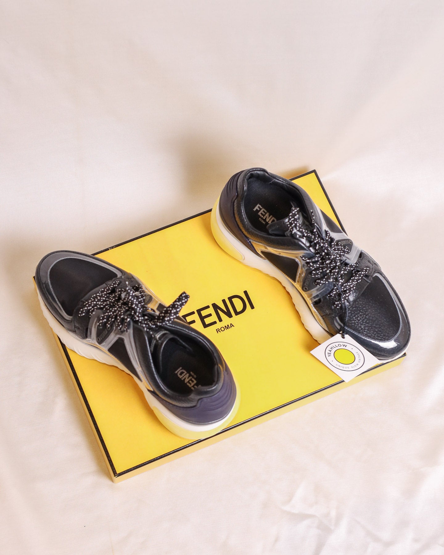 Sneaker Fendi Low Top en cuir et mesh en noir et blanc - taille 37 - avec boite et dustbag