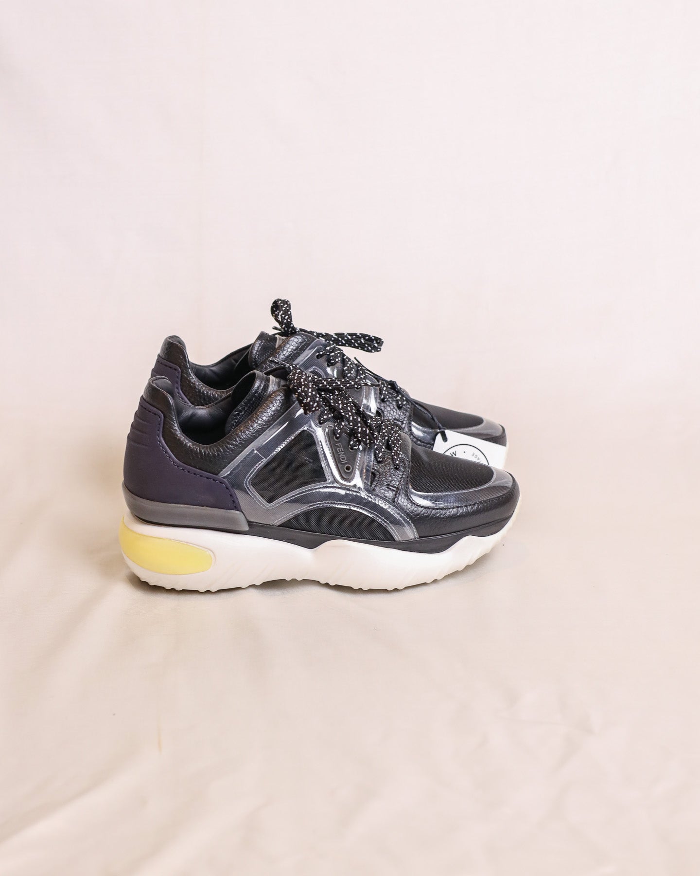 Sneaker Fendi Low Top en cuir et mesh en noir et blanc - taille 37 - avec boite et dustbag