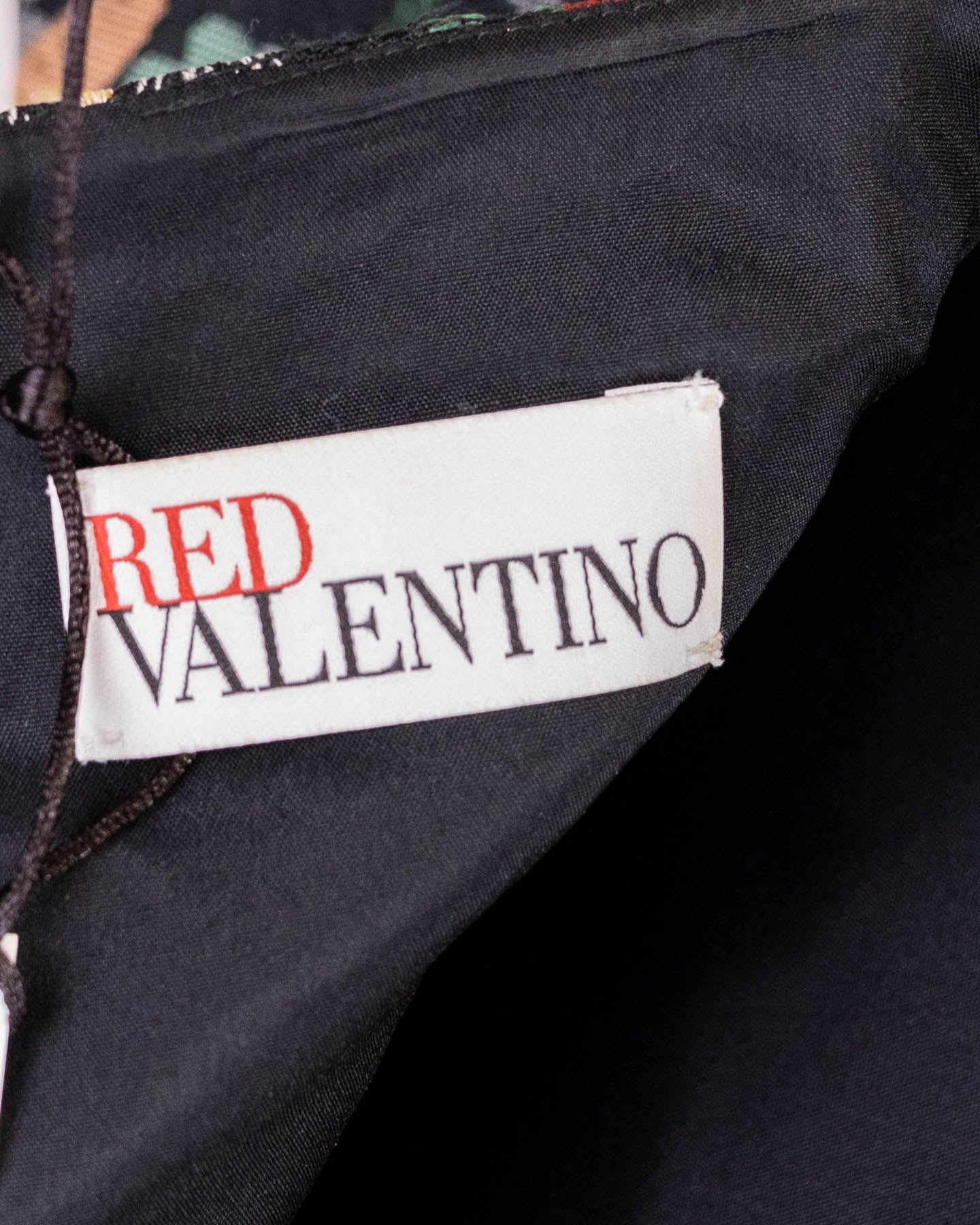 Robe rouge brodée de micro fleurs Valentino
