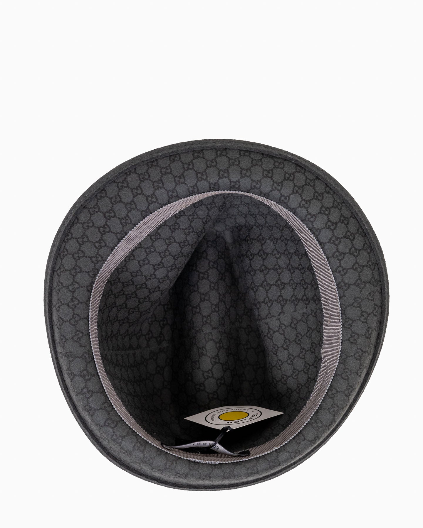 Chapéu cinza Gucci com detalhe de logotipo metálico 