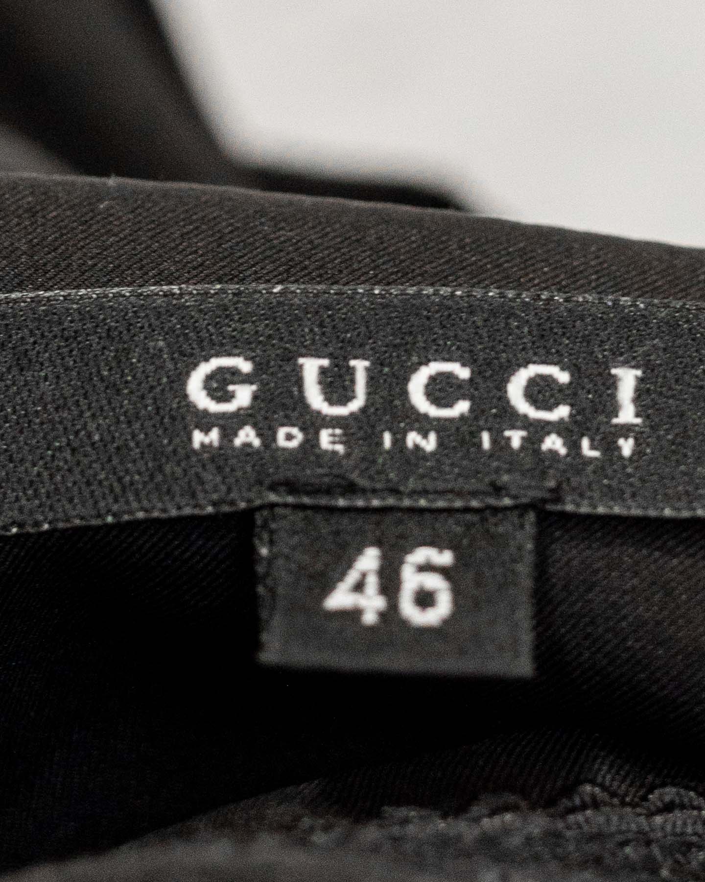 Vestido Gucci preto recortado em seda 